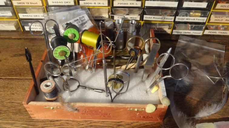 Fly tying tool tray Fly tying tool tray